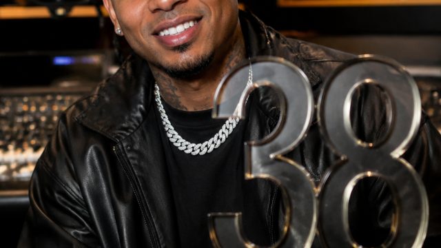 Ozuna Celebrates Milestone with 38th No. 1 Hit on Latin Airplay Chart | banda neira sampai jadi debu