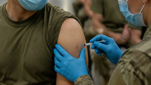 Pentagon Reinstates Flu Shot Mandate Amid Rising Illnesses in Recruits | datukqq, rtp surgaplay